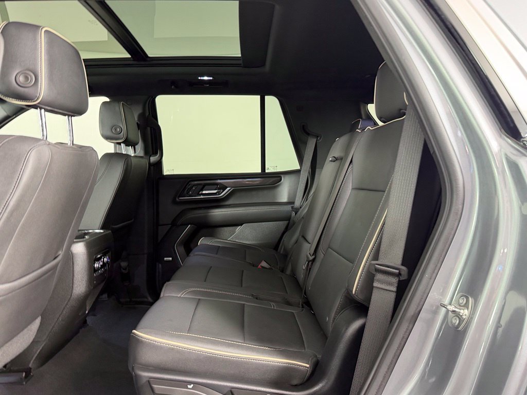Used 2025 GMC Yukon Elevation AWD/4WD image 18