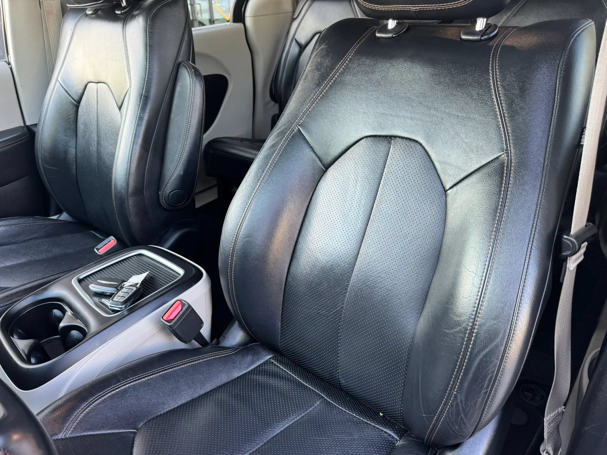 Used 2017 Chrysler Pacifica Touring-L Plus FWD image 16