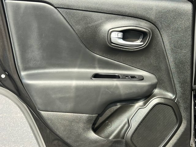 Used 2022 Jeep Renegade Trailhawk AWD/4WD image 34