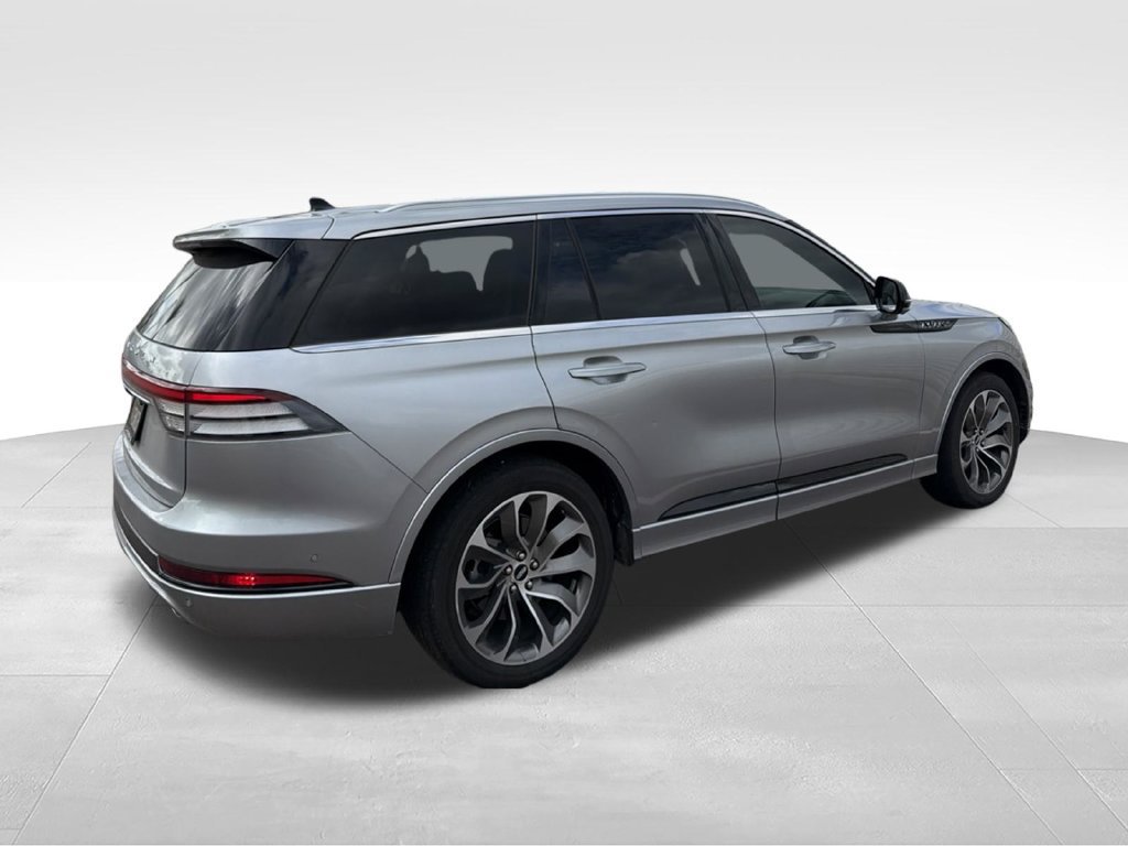 Used 2021 Lincoln Aviator Grand Touring w/ Equipment Group 302A AWD/4WD image 8