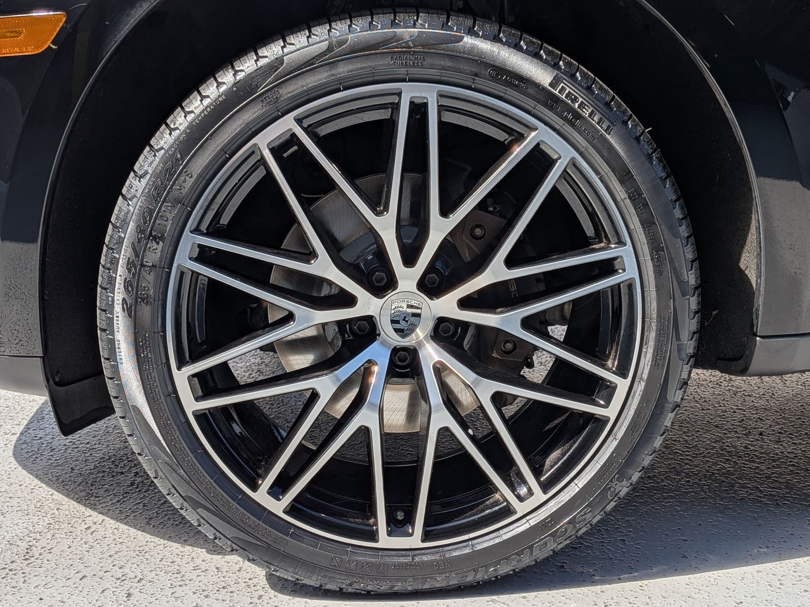 Certified 2024 Porsche Macan AWD/4WD image 28