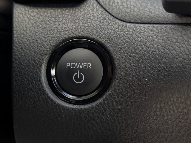 Used 2025 Toyota Camry SE image 15