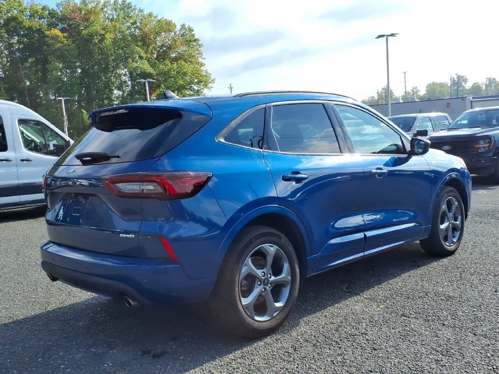 Used 2023 Ford Escape ST-Line w/ Tech Pack #1 AWD/4WD image 6
