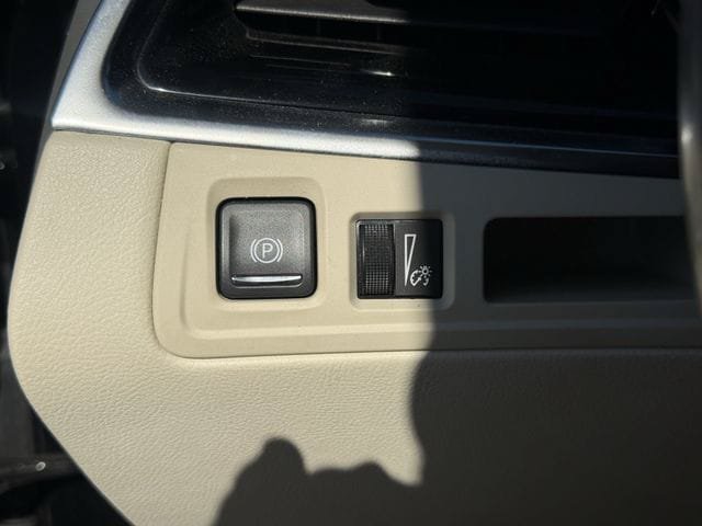 Used 2024 Cadillac XT6 Premium Luxury FWD image 23