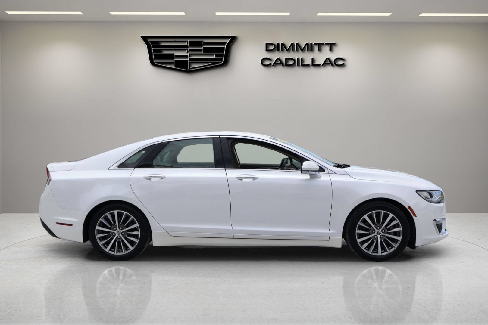 Used 2019 Lincoln MKZ Premiere FWD image 4