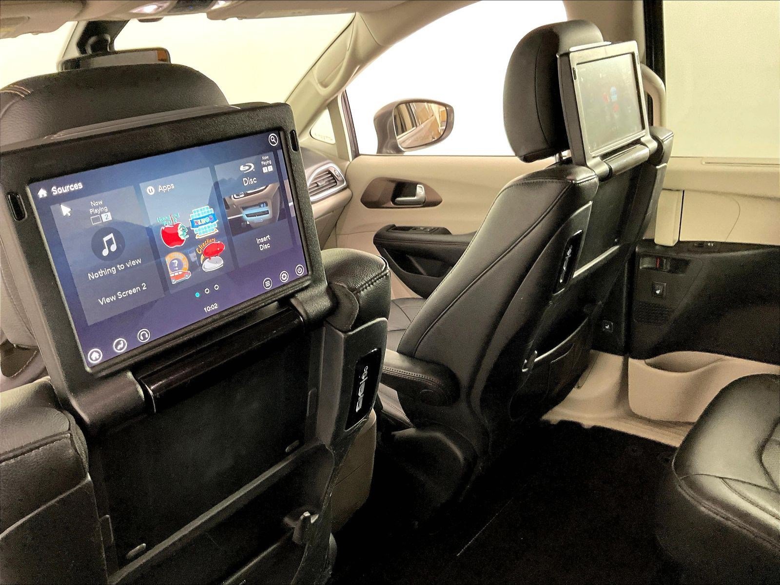 Used 2018 Chrysler Pacifica Touring-L Plus FWD image 38