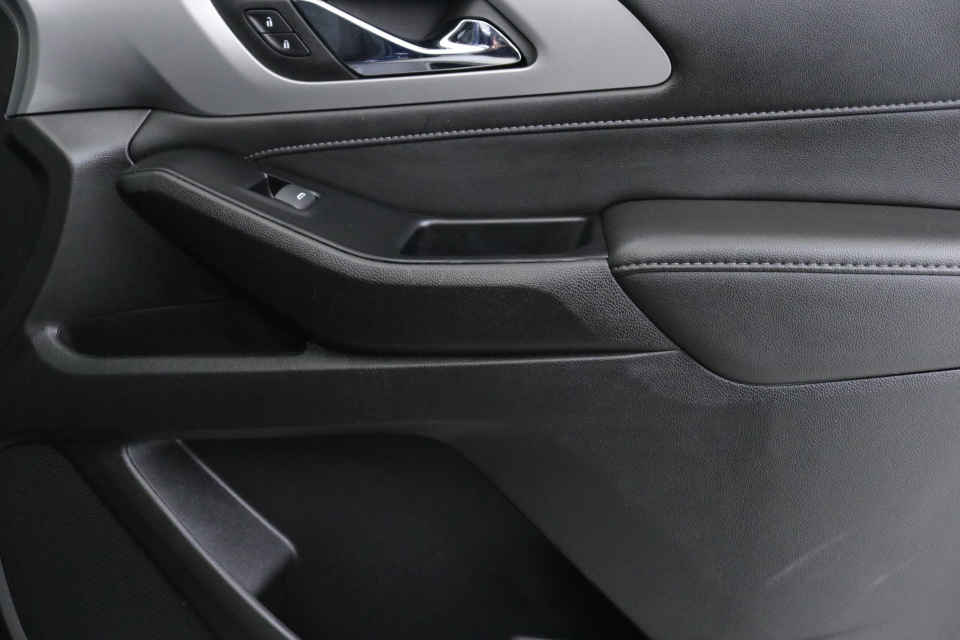 Used 2023 Chevrolet Traverse LT w/ LPO, Floor Liner Package image 32