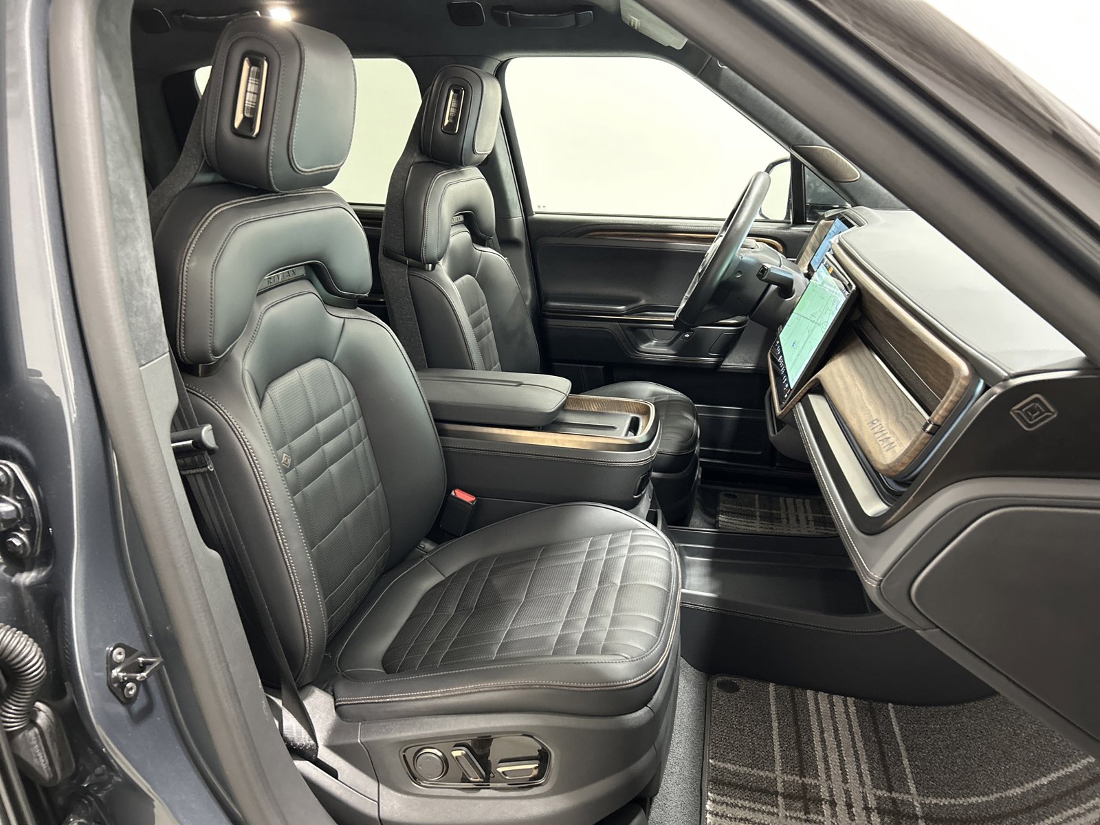 Used 2025 Rivian R1T Premium AWD/4WD image 23