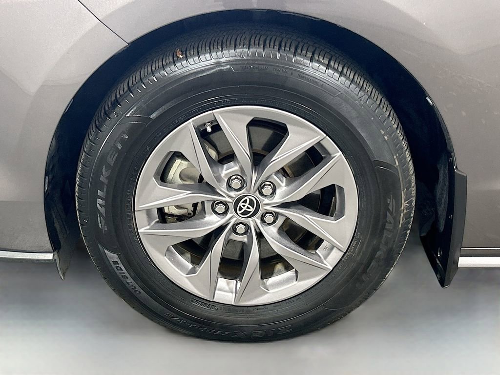 Used 2021 Toyota Sienna XLE FWD image 30