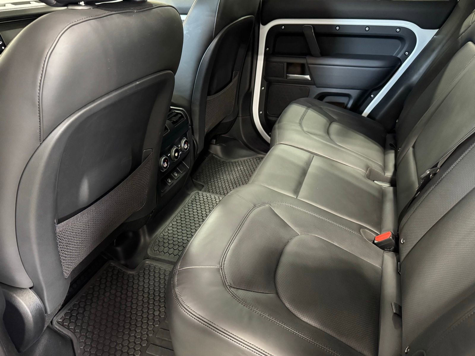 Used 2025 Land Rover Defender 110 X-Dynamic SE image 26