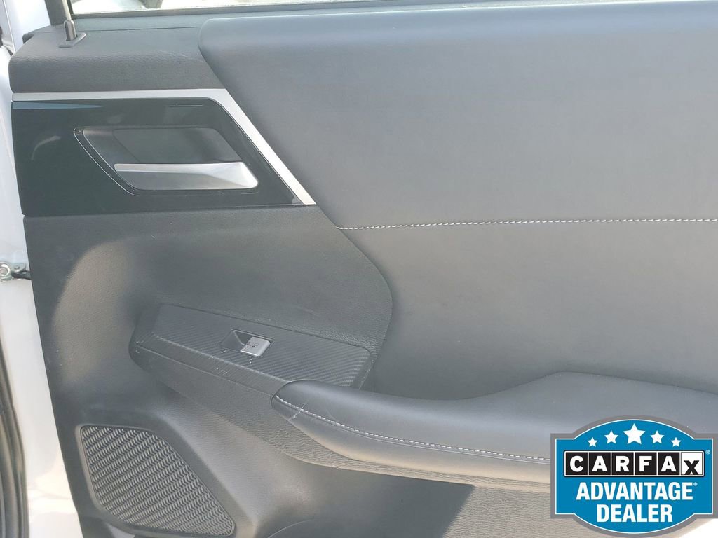 Used 2024 Mitsubishi Outlander SE image 45