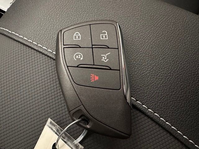 New 2026 Chevrolet Traverse RS w/ LPO, Floor Liner Package FWD image 27