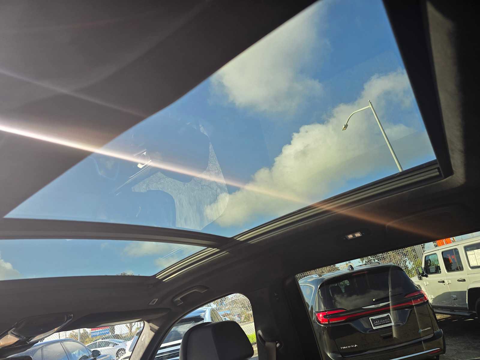 Used 2023 BMW X7 xDrive40i w/ M Sport Package image 22