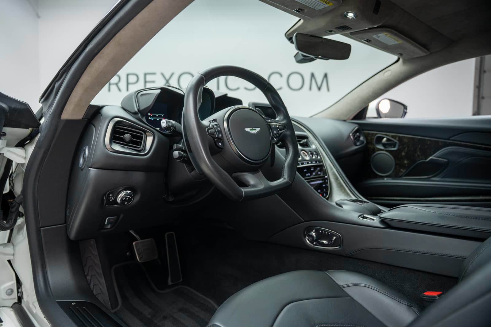 Used 2019 Aston Martin DBS Superleggera RWD image 2