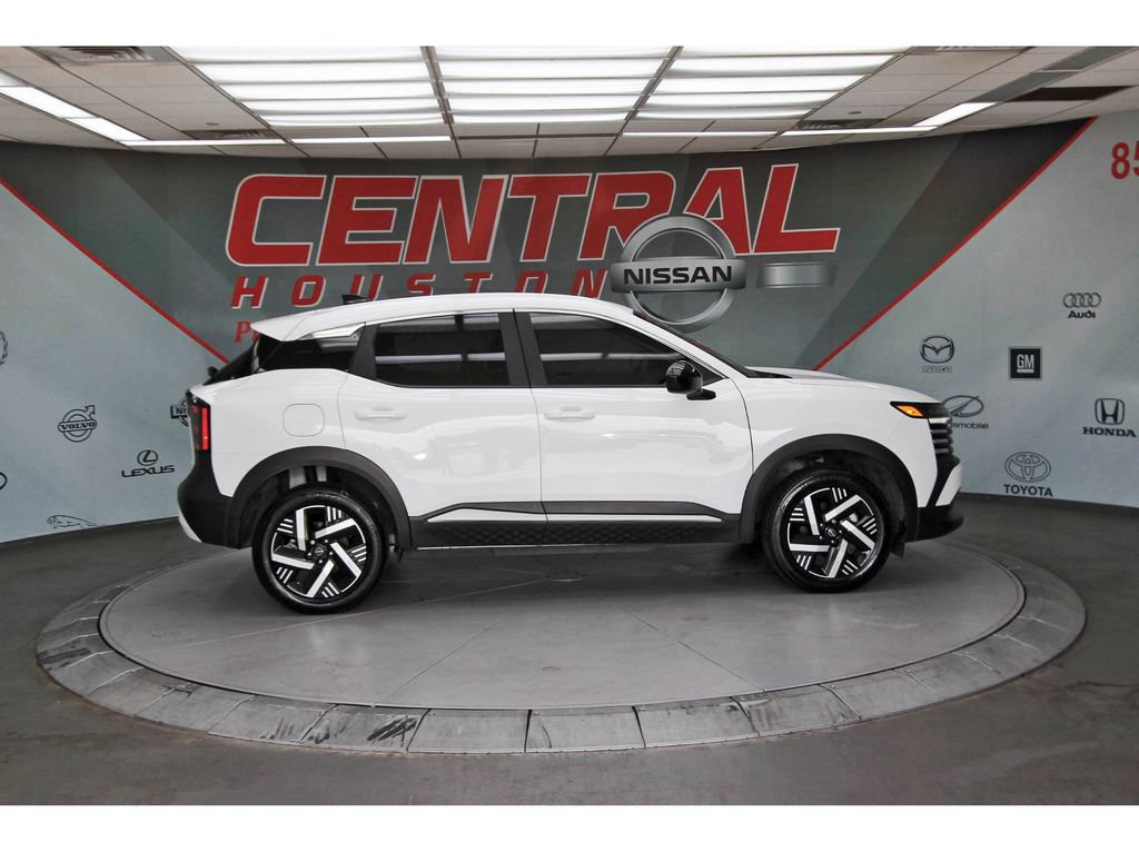 Used 2026 Nissan Kicks SV w/ SV Premium Package FWD image 5