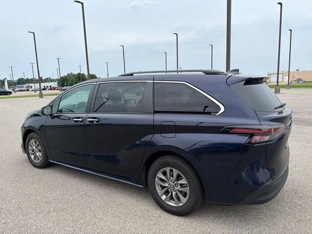 Certified 2024 Toyota Sienna XLE w/ XLE Plus Package FWD image 17