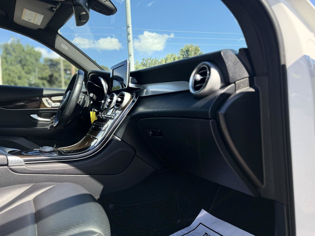 Used 2019 Mercedes-Benz GLC 300 w/ Premium Package image 49