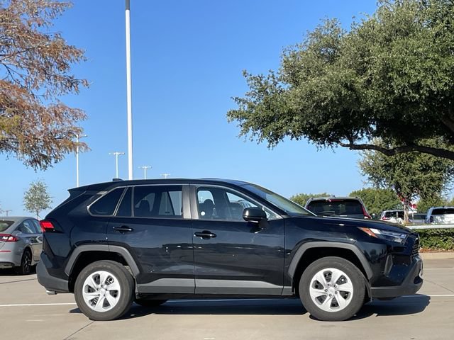 Used 2025 Toyota RAV4 LE AWD/4WD image 3