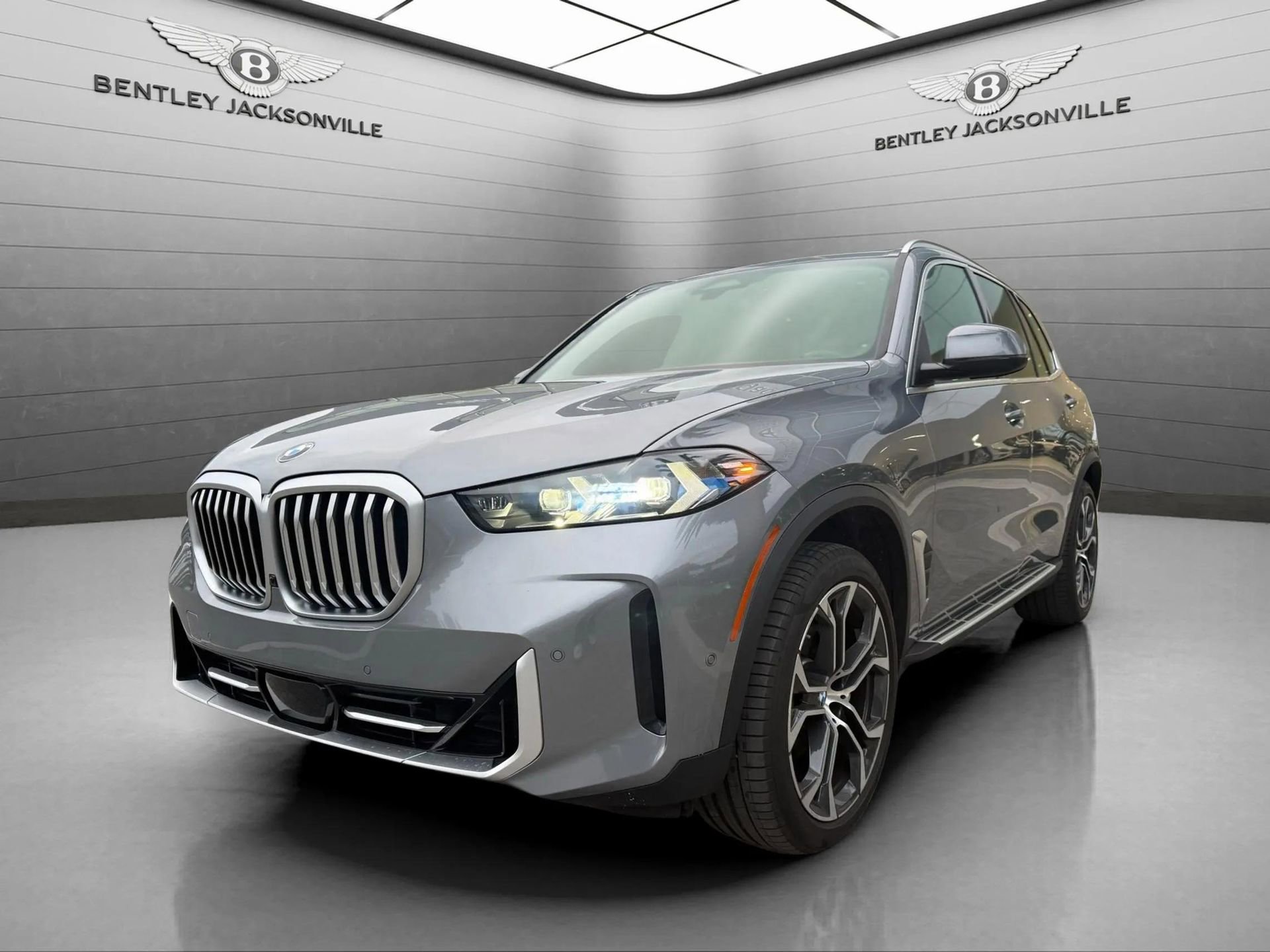 Used 2024 BMW X5 xDrive40i w/ M Sport Package image 8