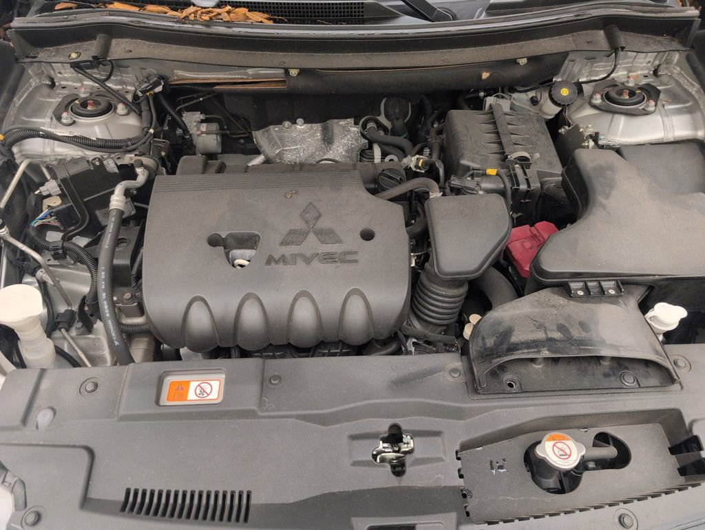 Used 2019 Mitsubishi Outlander FWD image 37