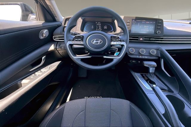 Used 2024 Hyundai Elantra SE FWD image 8