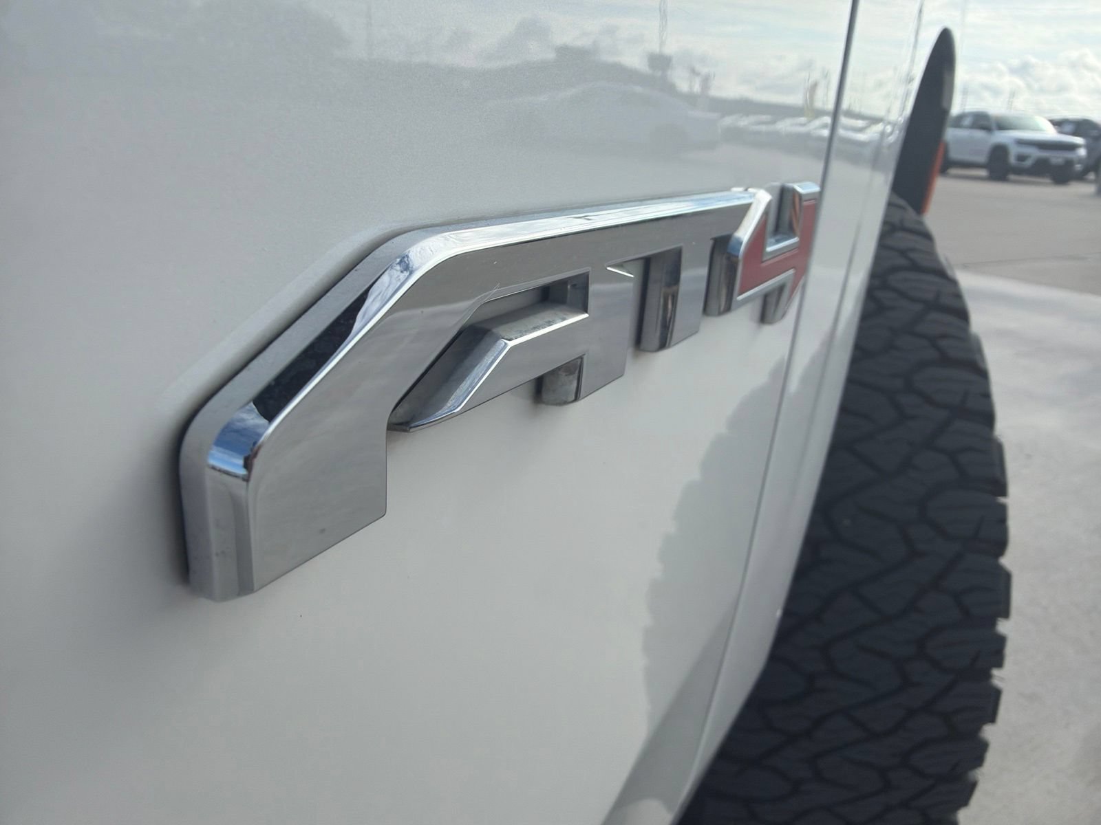 Used 2024 GMC Yukon XL AT4 w/ Technology Package AWD/4WD image 8