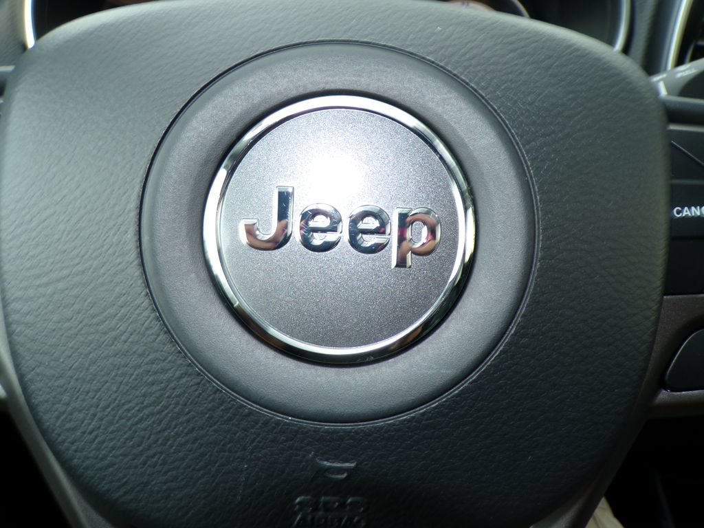 Used 2019 Jeep Cherokee Limited AWD/4WD image 33