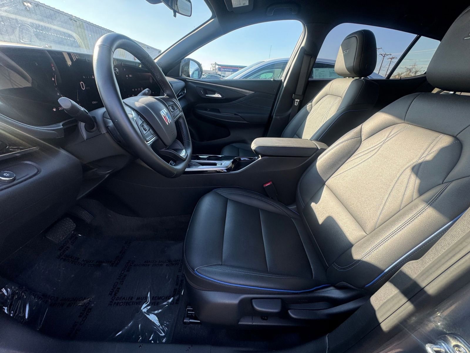 Used 2025 Buick Envista Sport Touring image 24