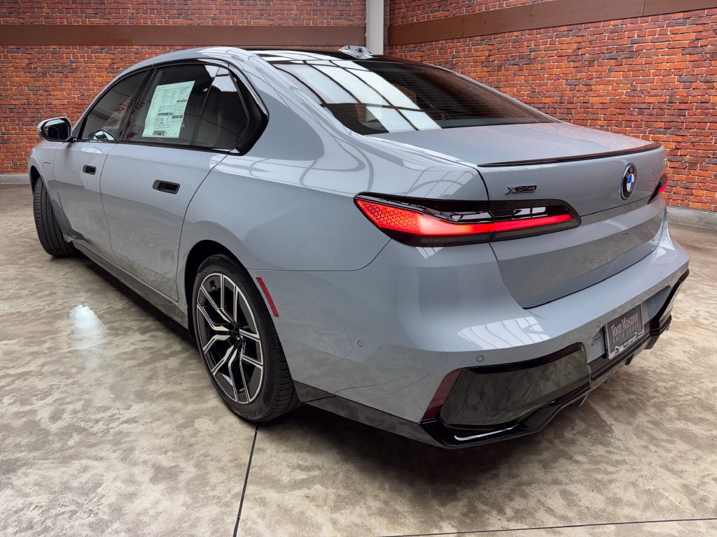 New 2026 BMW 750e xDrive AWD/4WD image 2