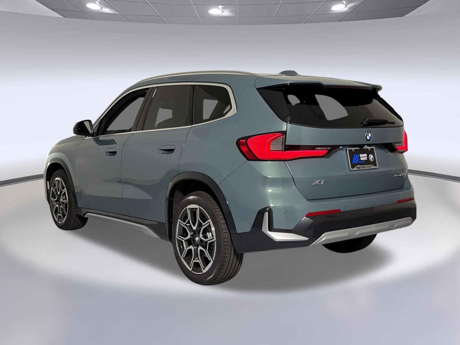 New 2026 BMW X1 xDrive28i w/ Technology Package AWD/4WD image 3