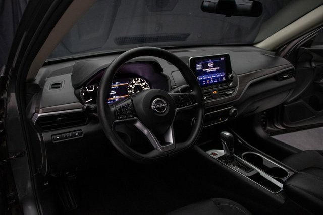 Used 2024 Nissan Altima 2.5 SV image 26