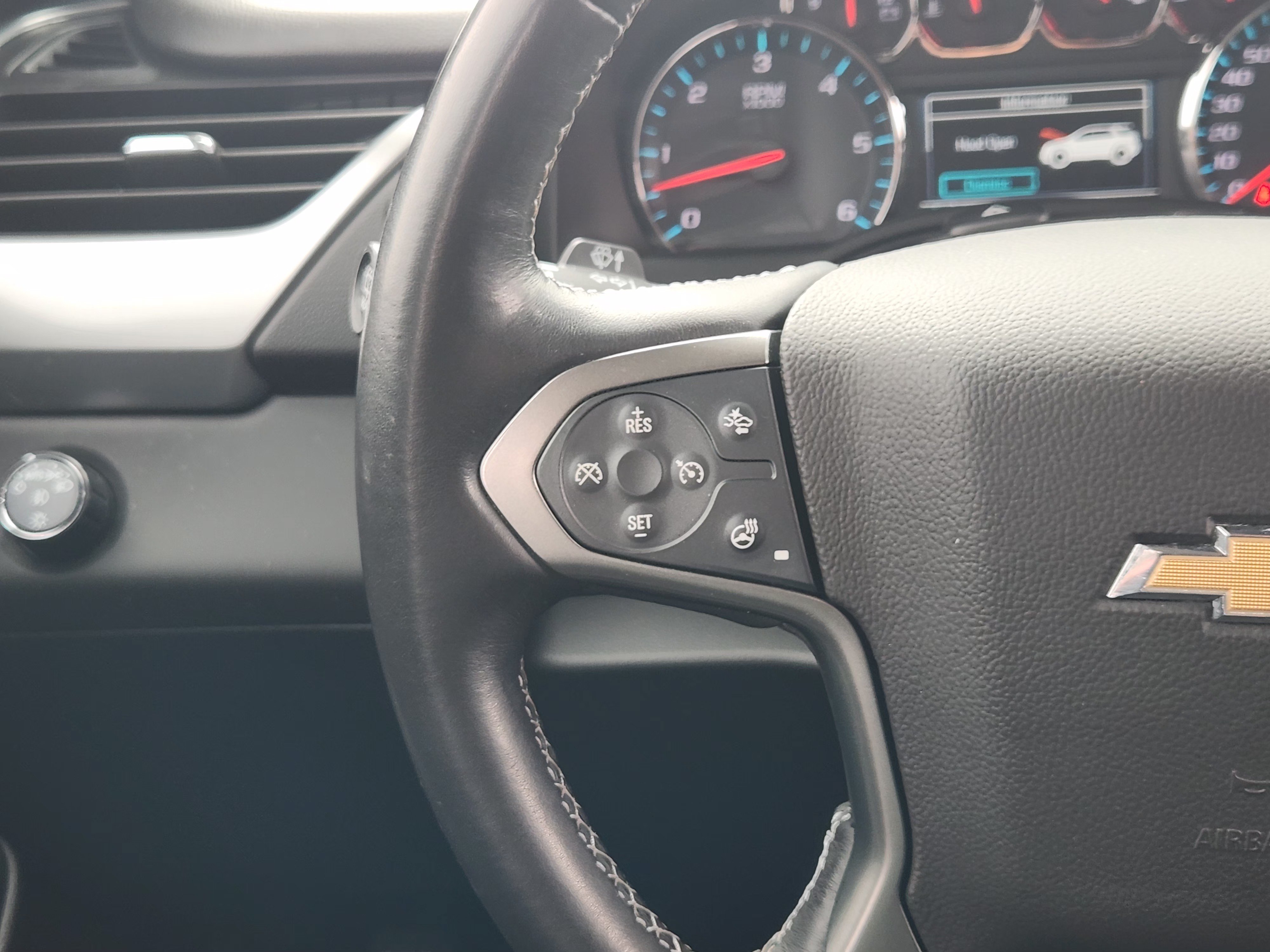 Used 2019 Chevrolet Tahoe LT w/ Luxury Package RWD image 28