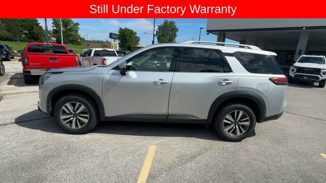 Used 2025 Nissan Pathfinder SL FWD image 5