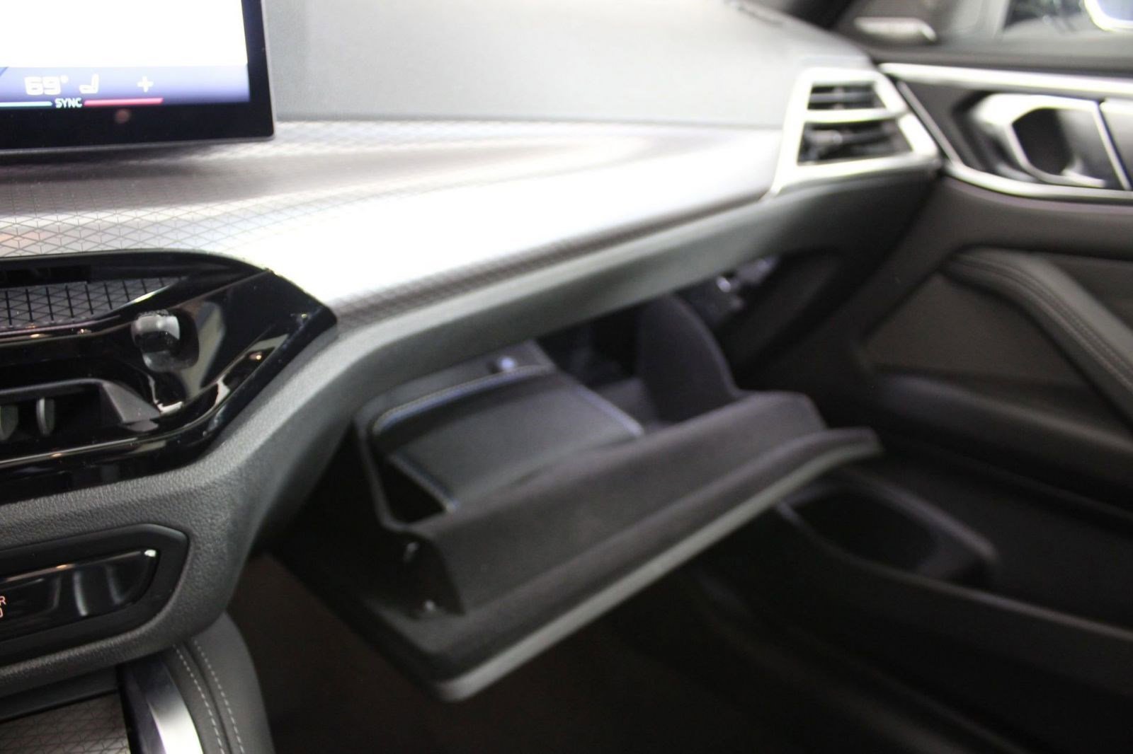 Used 2025 BMW M440i Coupe w/ Premium Package image 24