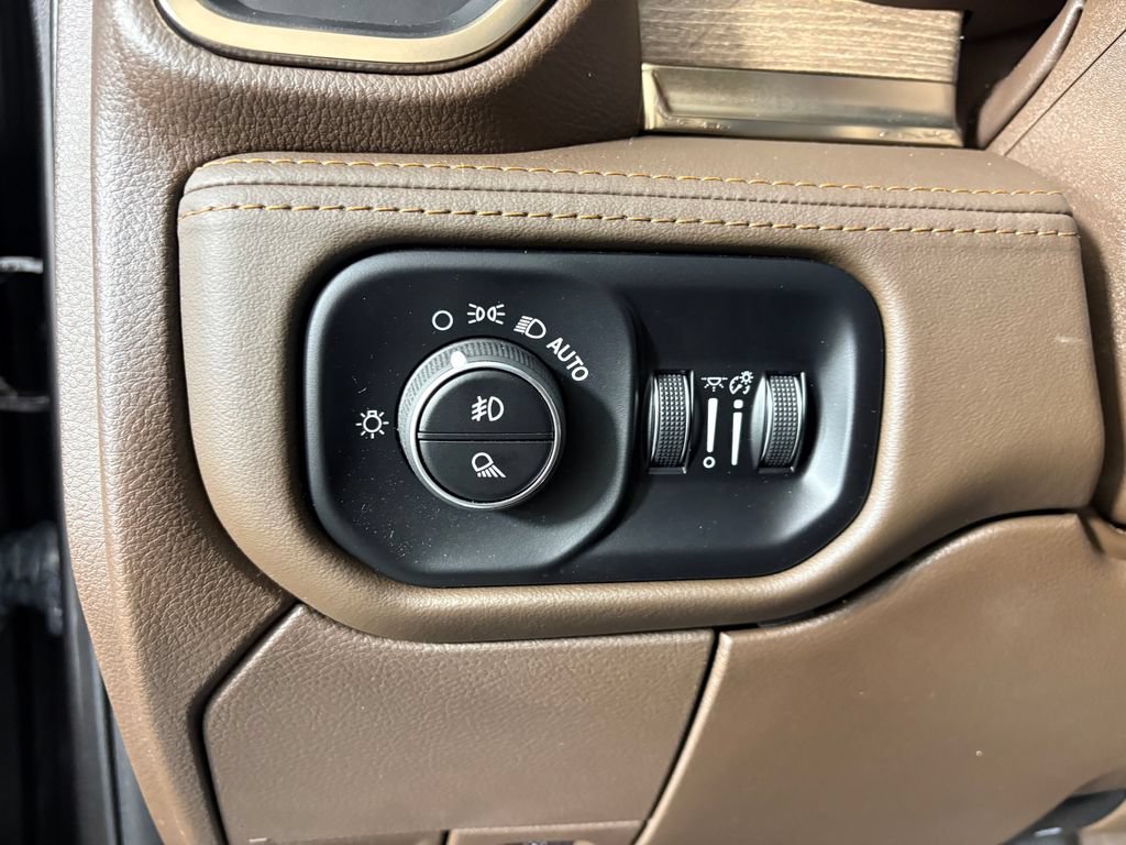 Used 2025 RAM 2500 Limited AWD/4WD image 13