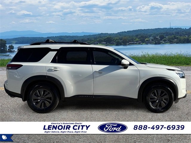 Used 2022 Nissan Pathfinder SV w/ SV Premium Package image 8