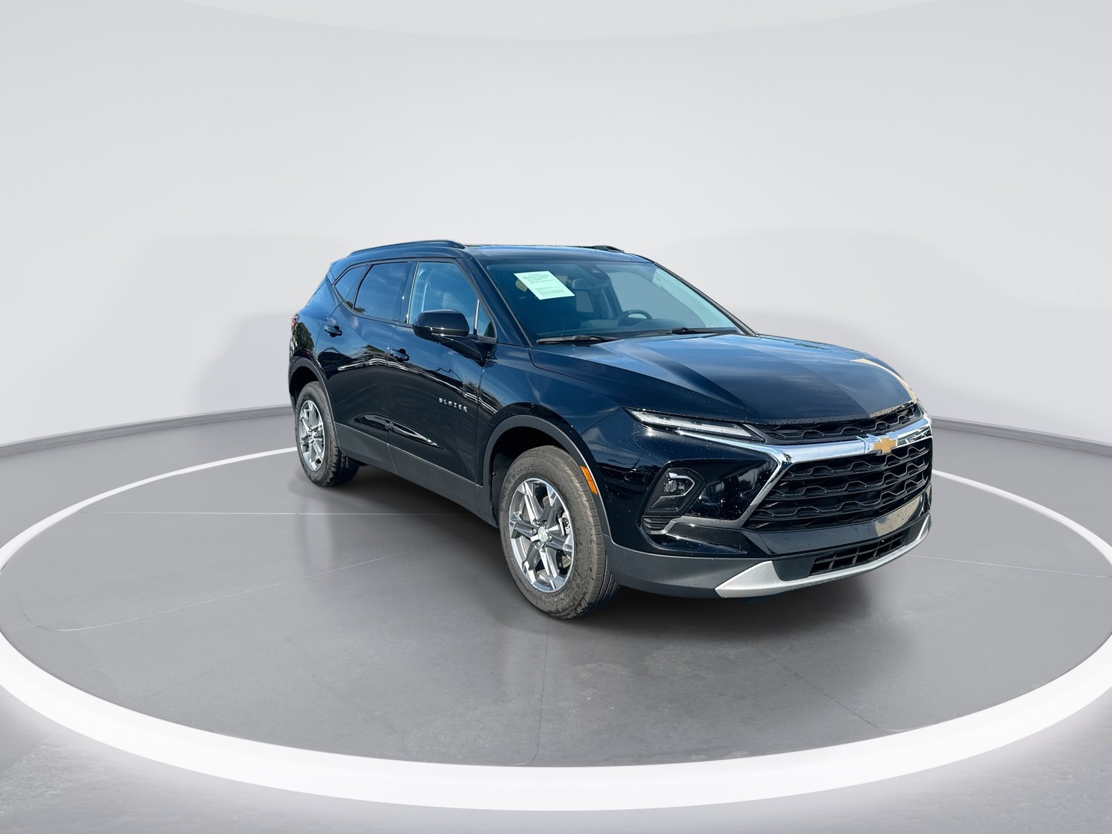 Used 2024 Chevrolet Blazer LT w/ Convenience Package FWD image 2