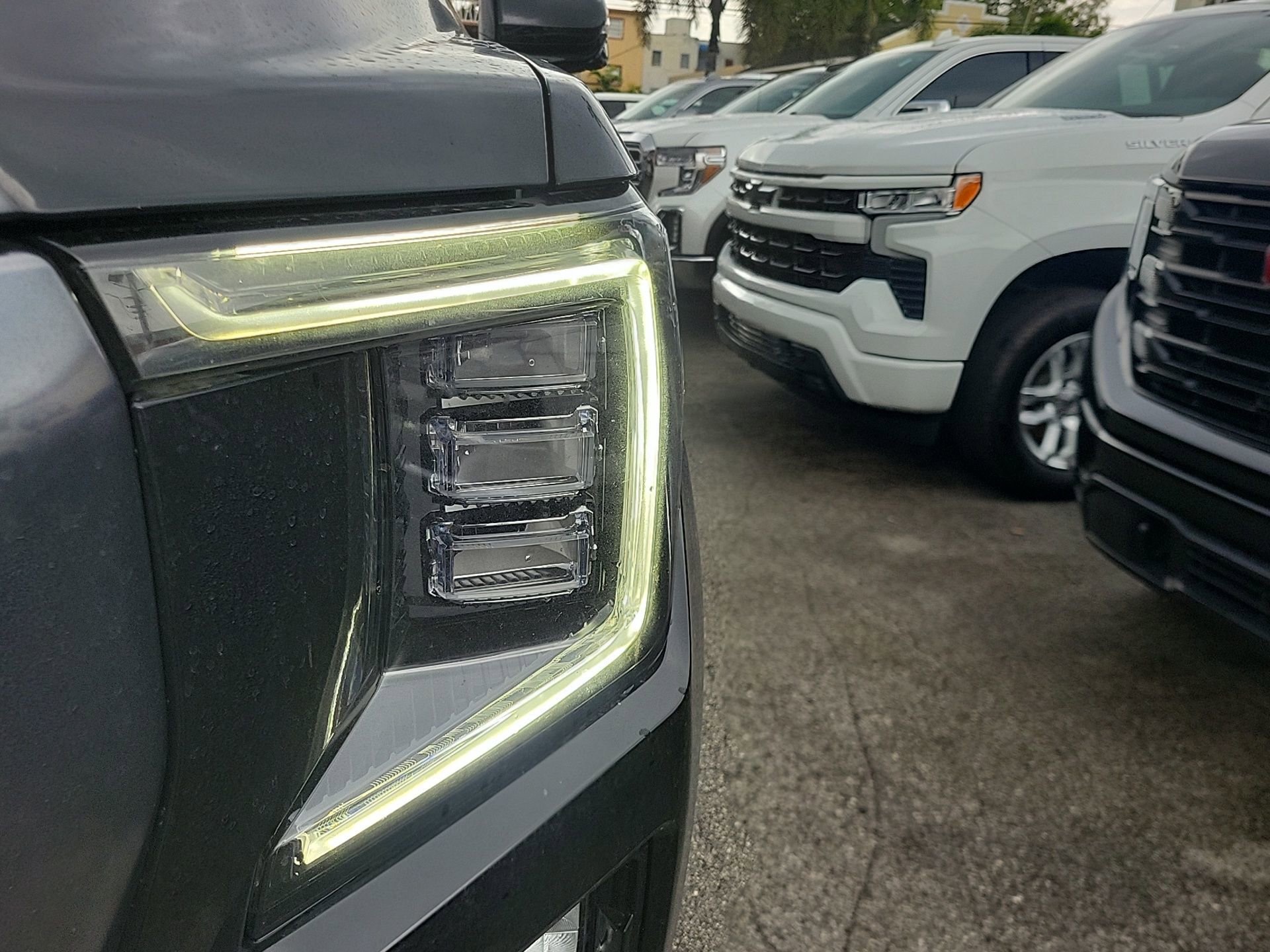 Used 2024 GMC Yukon AT4 w/ AT4 Premium Package image 7