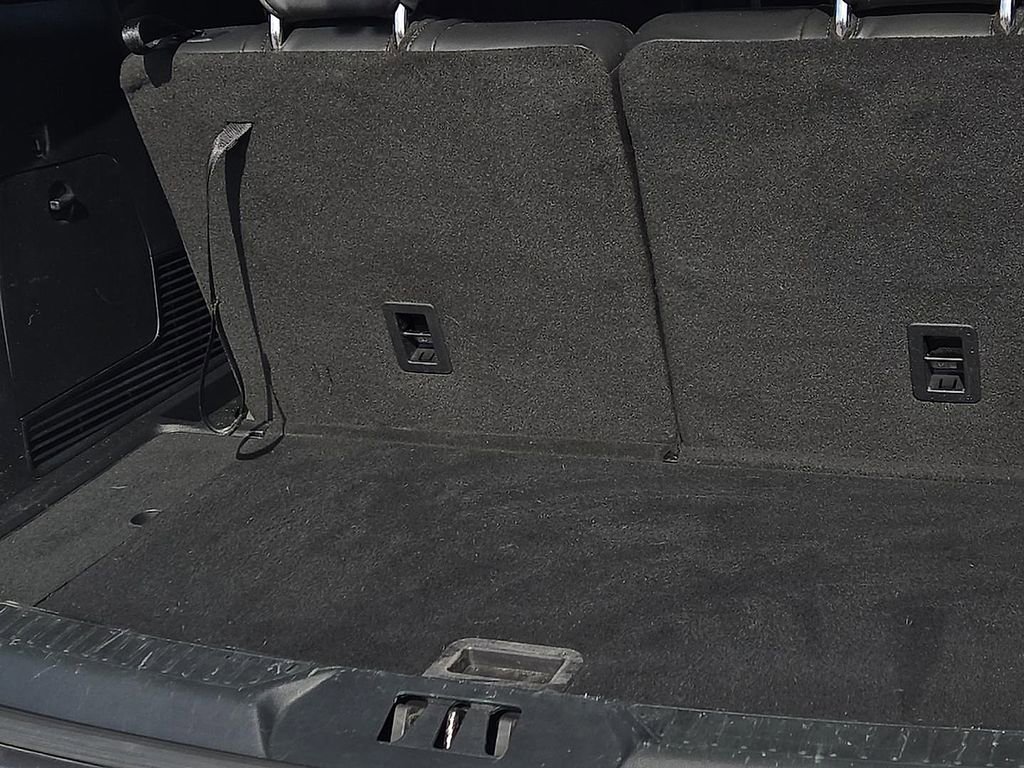 Used 2023 Ford Explorer XLT w/ Equipment Group 202A AWD/4WD image 8