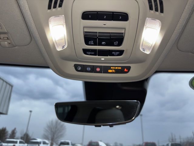 Used 2022 Buick Envision Avenir w/ Technology Package II image 9