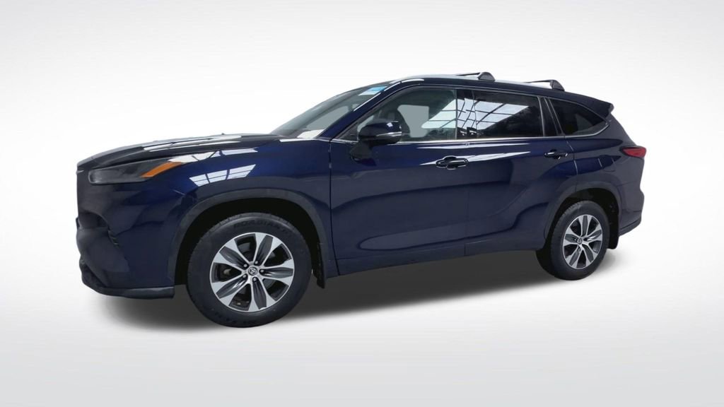 Used 2022 Toyota Highlander XLE image 4
