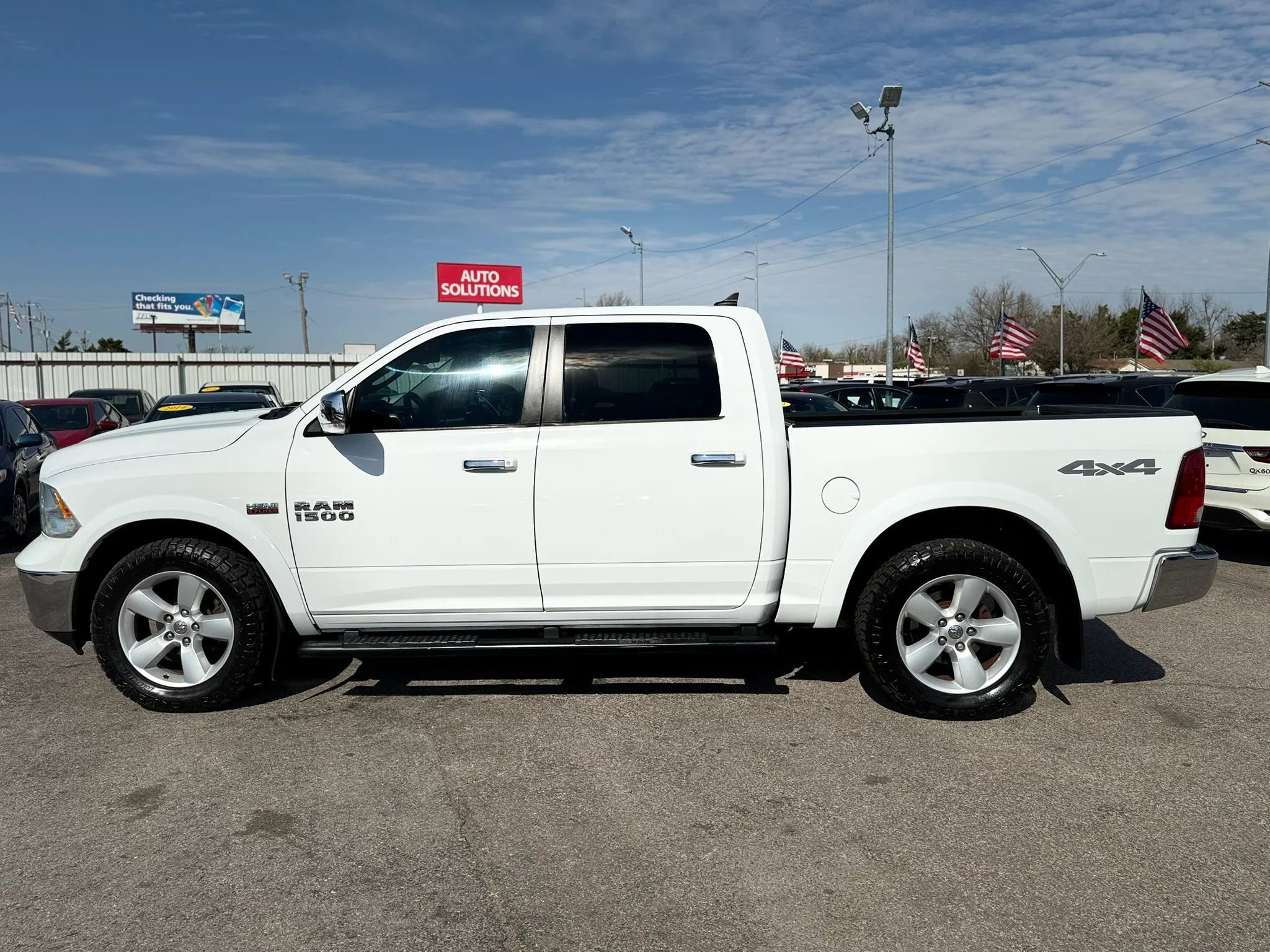 Used 2018 RAM 1500 SLT AWD/4WD image 7