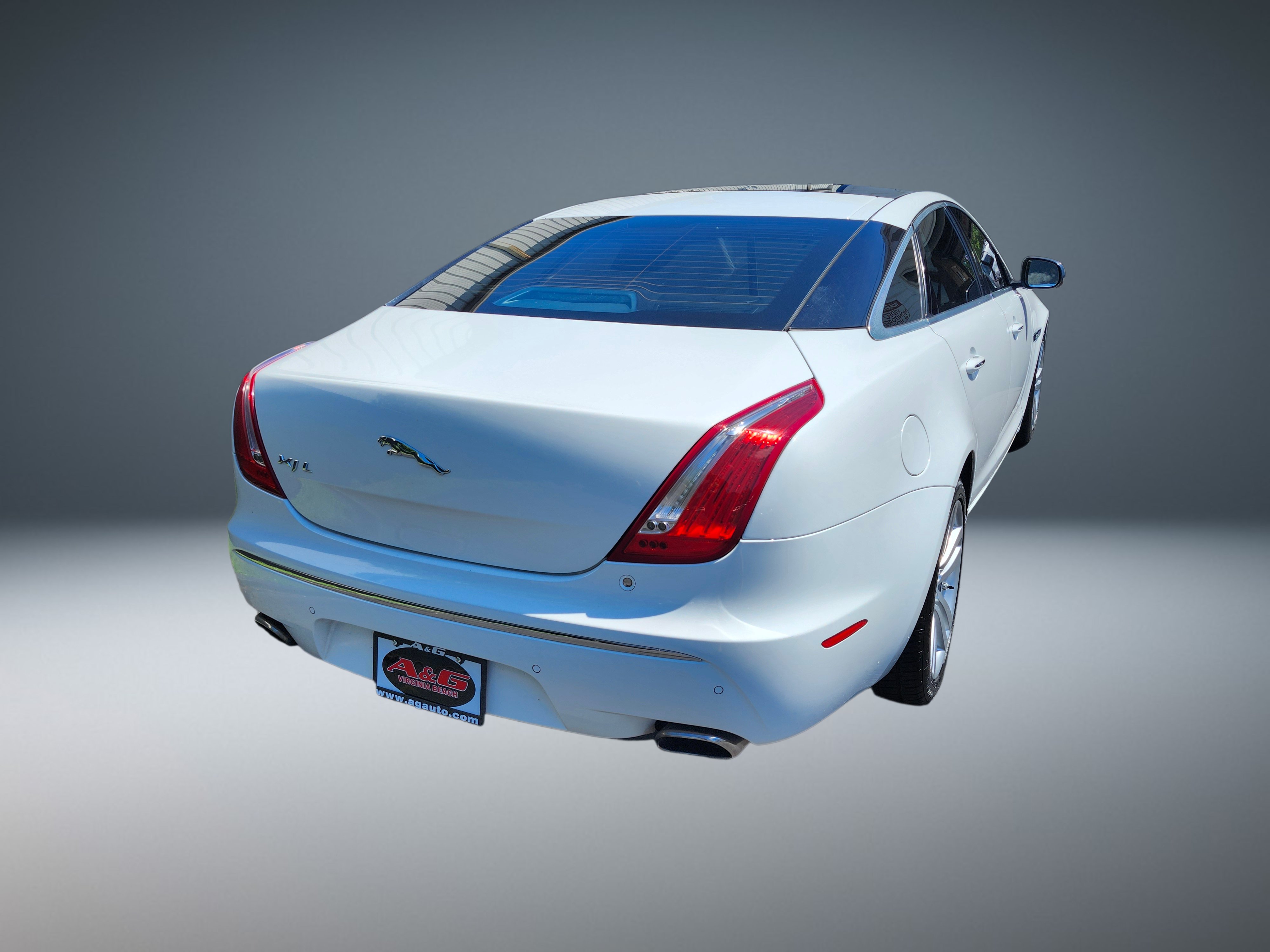 Used 2012 Jaguar XJ L RWD image 3