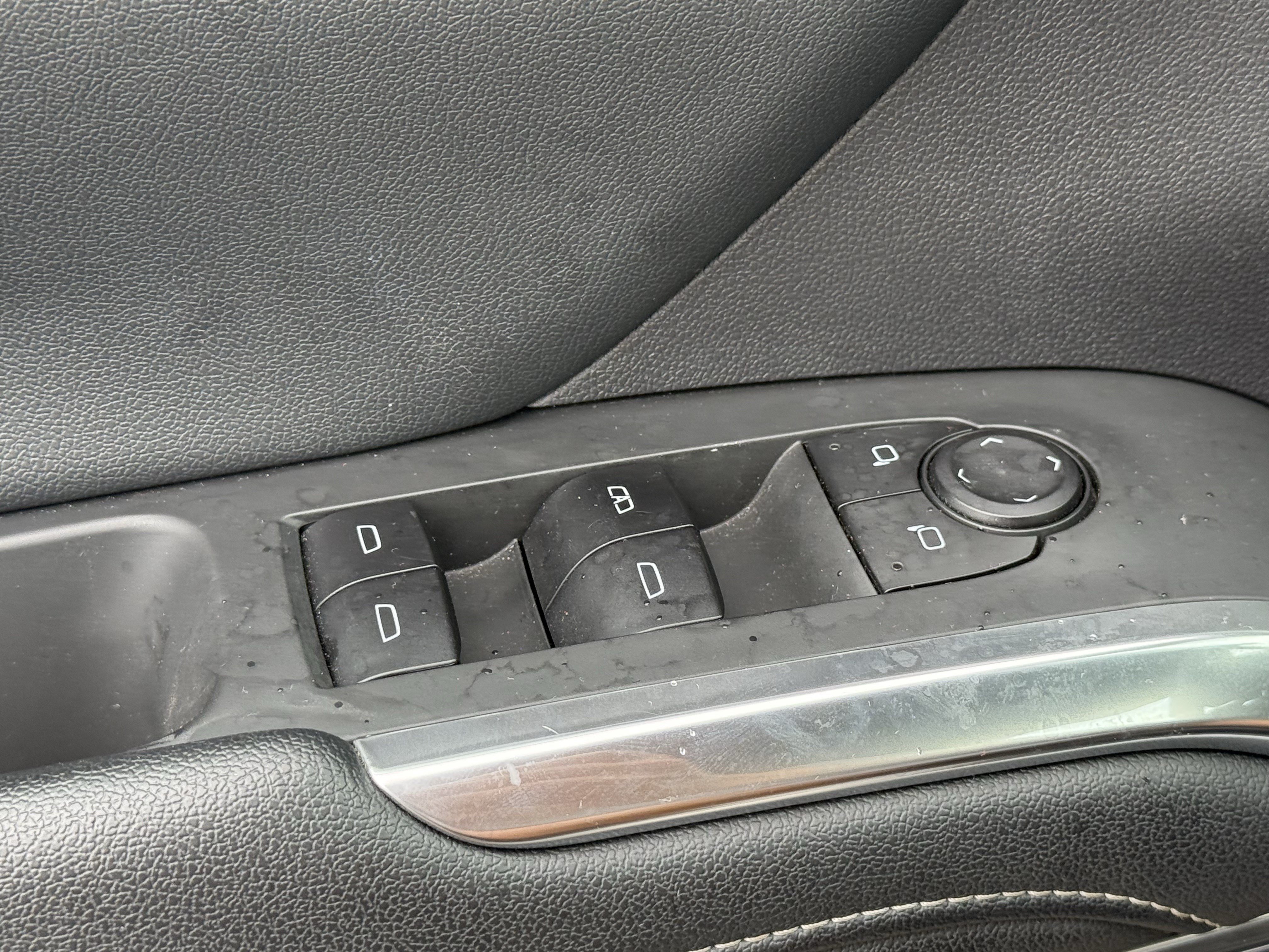 Used 2024 Chevrolet Traverse LT FWD image 26
