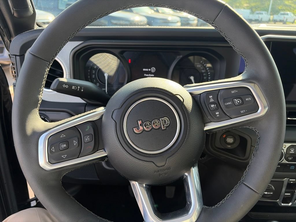 Used 2025 Jeep Wrangler Unlimited Sahara AWD/4WD image 20