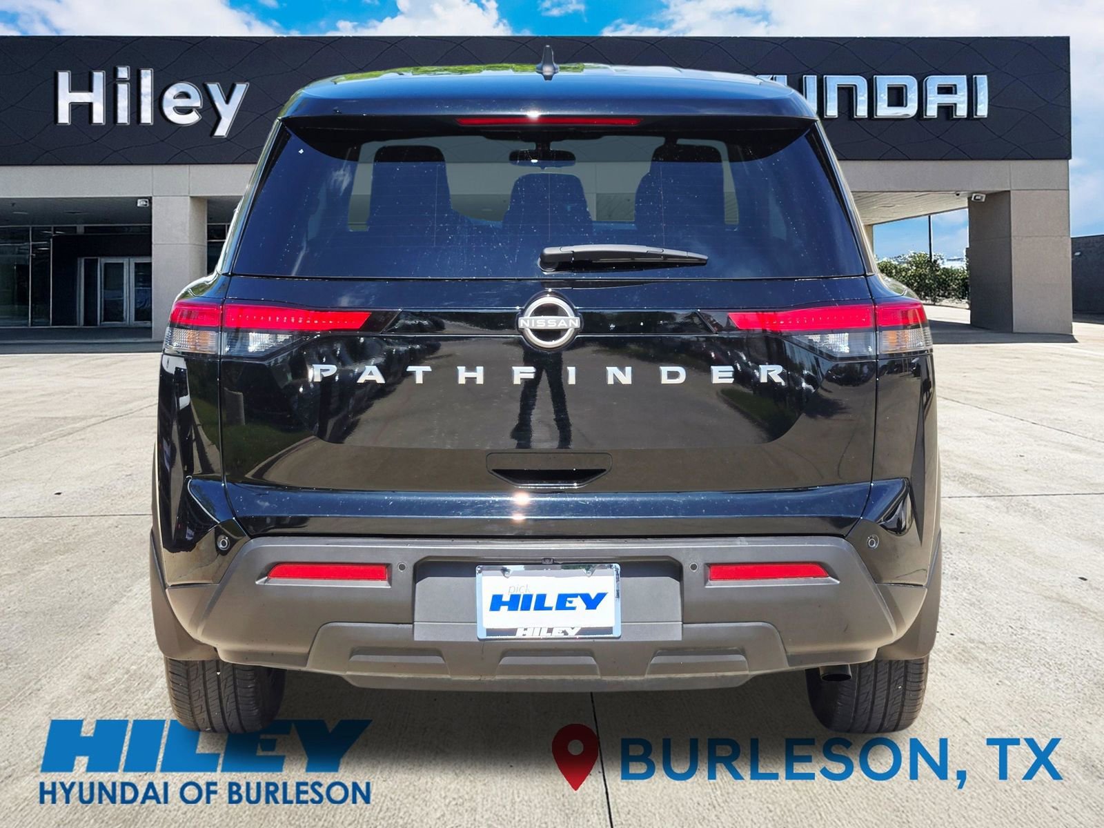 Used 2025 Nissan Pathfinder S image 5