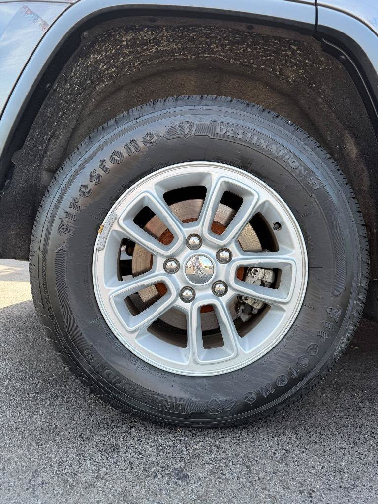 Used 2019 Jeep Grand Cherokee Laredo RWD image 14