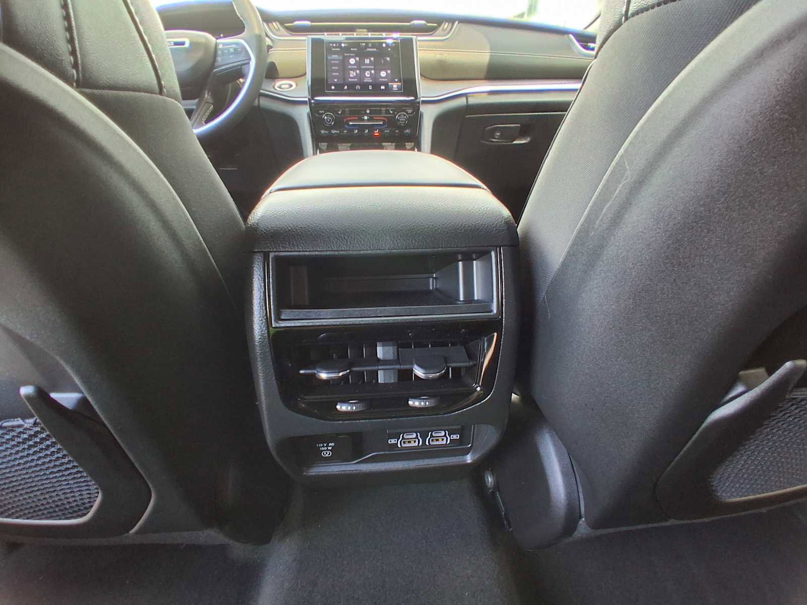 Used 2023 Jeep Grand Cherokee Altitude image 19