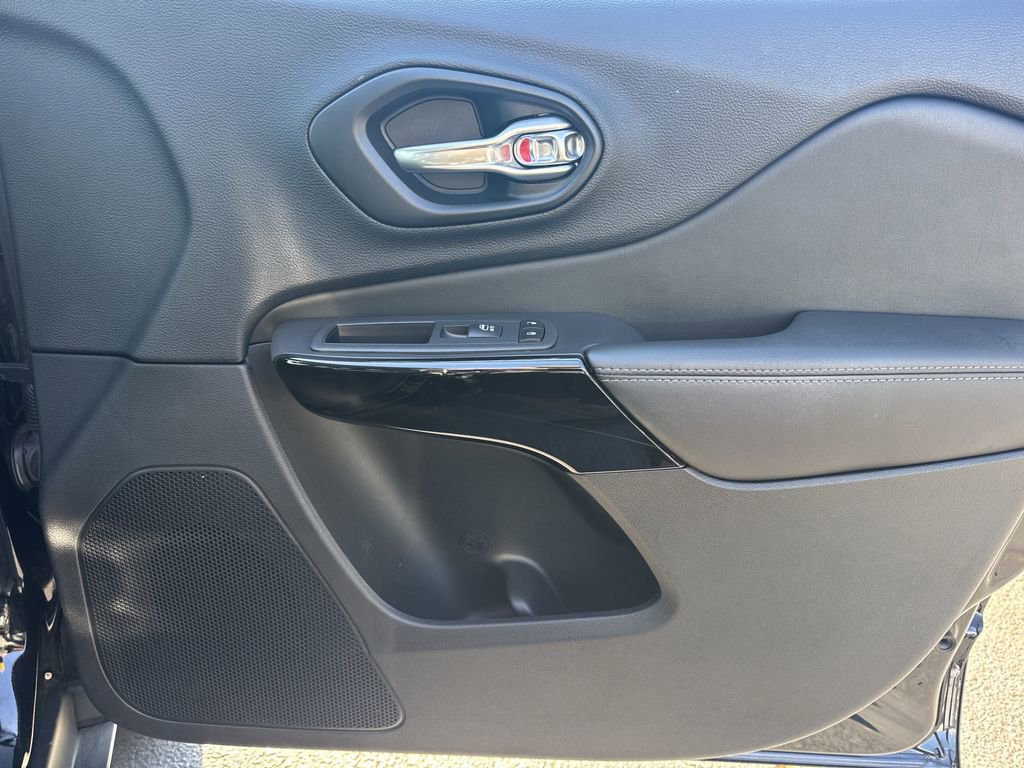 Used 2023 Jeep Cherokee Altitude Lux image 14