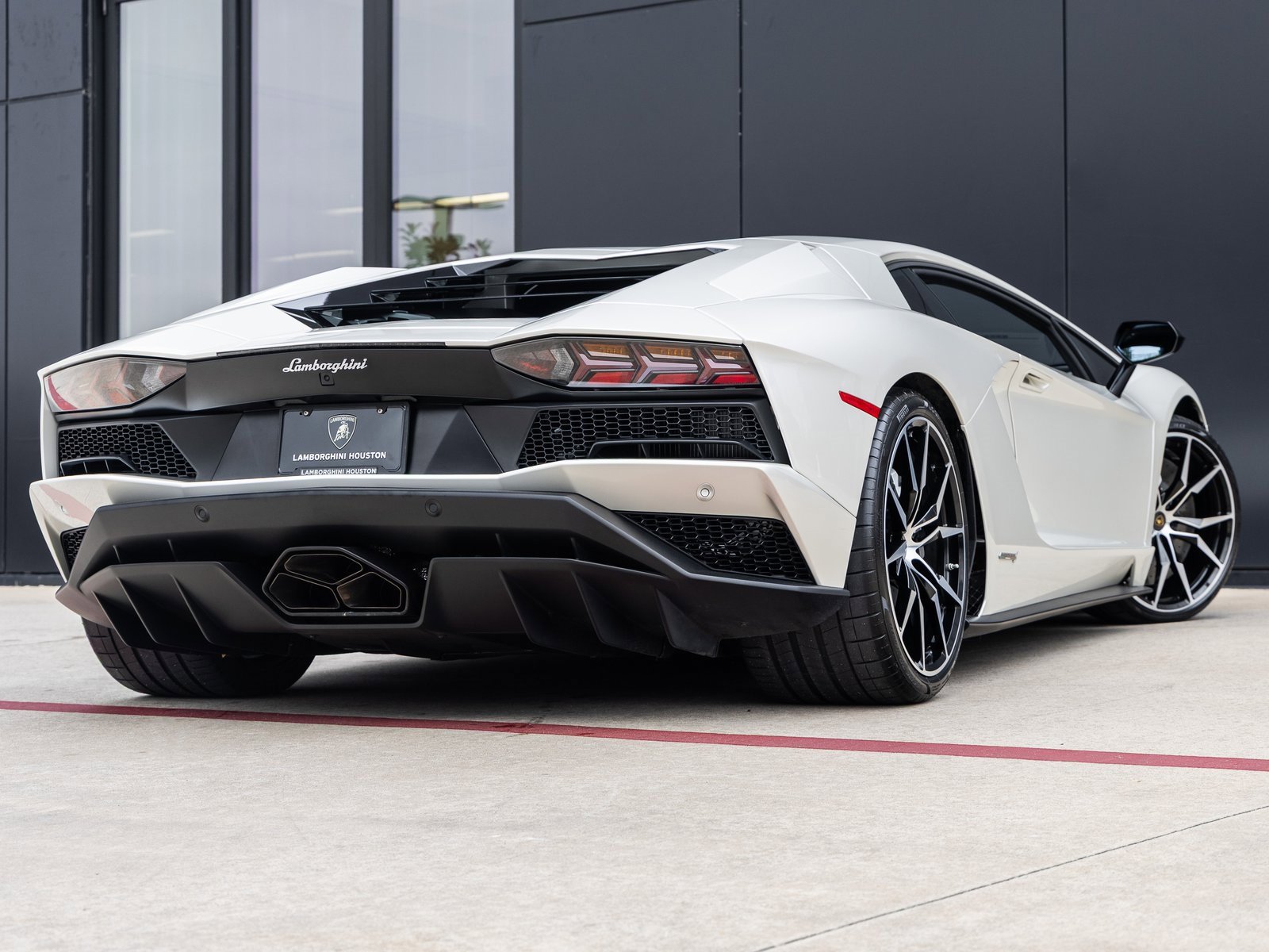 Used 2018 Lamborghini Aventador S image 9